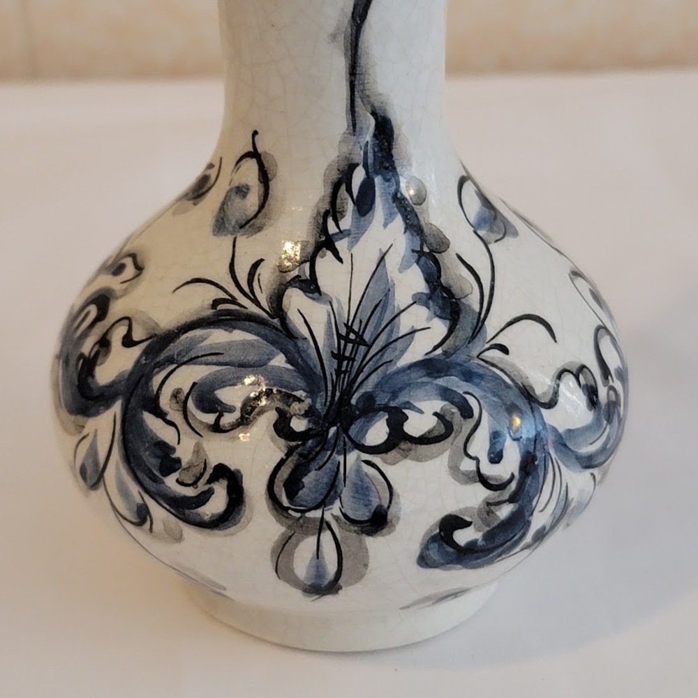 Handpainted Portugal vase blue white floral crackle underglaze 6.5" - Picture 8 of 8